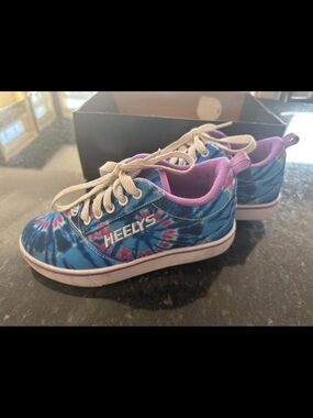 Heelys Kids Blue Tie-Dye Lace-Up Sneakers with Purple Interior